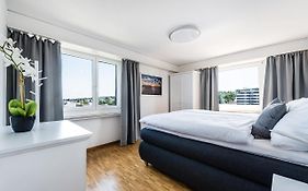 Soho 8 !Lake-Mountain View & Free Parking!